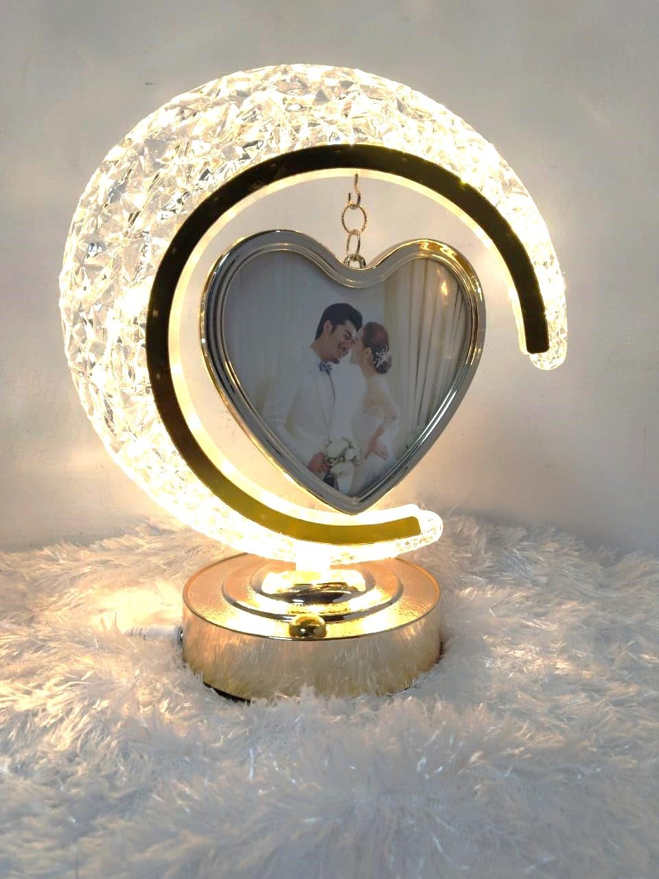 LED Crescent Moon Photo Frame Night Light, Crystal Design, Gold Base, Heart-Shaped Display